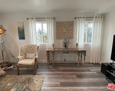 2206 Hauser Boulevard - Photo Thumbnail 8