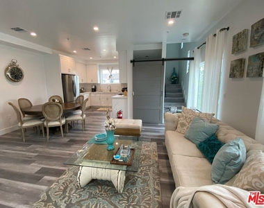 2206 Hauser Boulevard - Photo Thumbnail 12