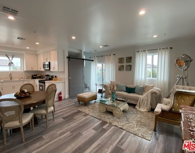 2206 Hauser Boulevard - Photo Thumbnail 17
