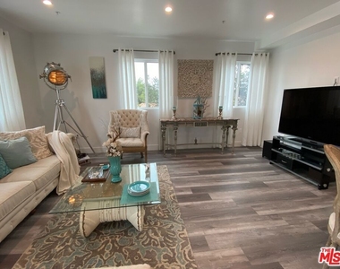 2206 Hauser Boulevard - Photo Thumbnail 7
