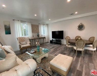 2206 Hauser Boulevard - Photo Thumbnail 4