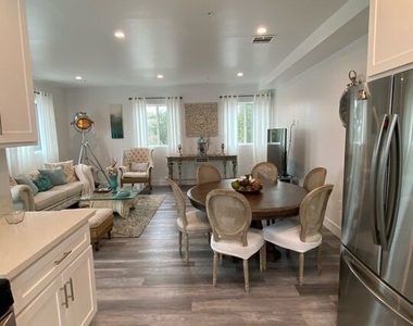 2206 Hauser Boulevard - Photo Thumbnail 13