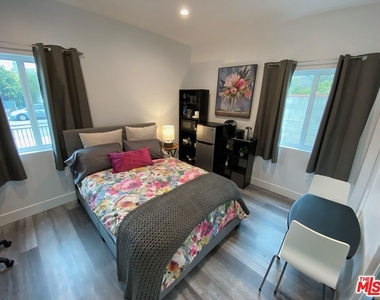 2206 Hauser Boulevard - Photo Thumbnail 33