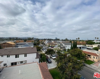 2206 Hauser Boulevard - Photo Thumbnail 47