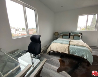 2206 Hauser Boulevard - Photo Thumbnail 23