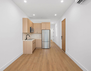 5225 W 20th Street - Photo Thumbnail 4
