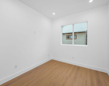 5225 W 20th Street - Photo Thumbnail 8