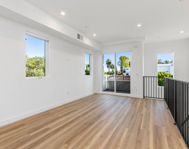 5223 W 20th Street - Photo Thumbnail 4