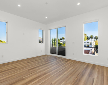 5223 W 20th Street - Photo Thumbnail 8