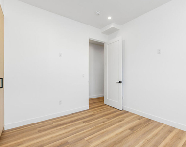 5223 W 20th Street - Photo Thumbnail 10