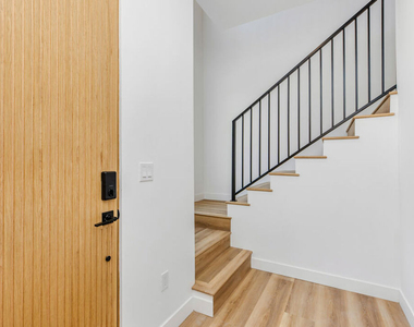 5223 W 20th Street - Photo Thumbnail 3