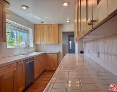 8283 W 4th Street - Photo Thumbnail 13