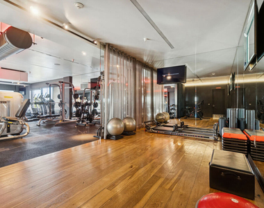 6250 Hollywood Boulevard - Photo Thumbnail 15