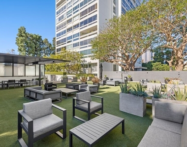 2220 Avenue Of The Stars - Photo Thumbnail 8