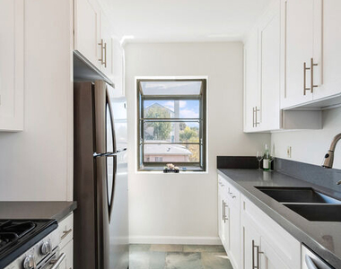 16169 W Sunset Boulevard - Photo Thumbnail 7