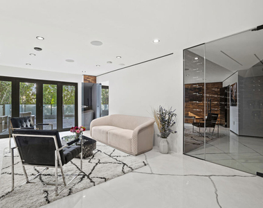 1680 Sunset Plaza Drive - Photo Thumbnail 15