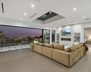 1680 Sunset Plaza Drive - Photo Thumbnail 2