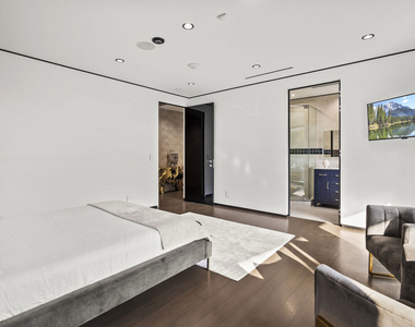 1680 Sunset Plaza Drive - Photo Thumbnail 11