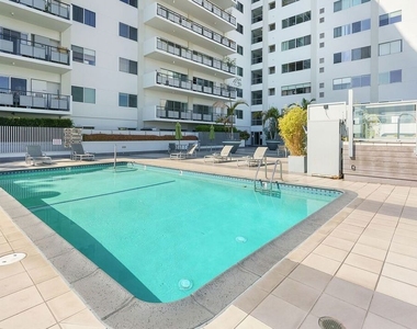 1155 N La Cienega Boulevard - Photo Thumbnail 14