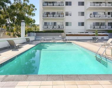 1155 N La Cienega Boulevard - Photo Thumbnail 15