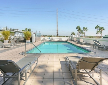 1155 N La Cienega Boulevard - Photo Thumbnail 16