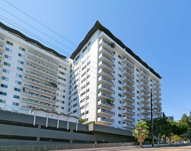 1155 N La Cienega Boulevard - Photo Thumbnail 23
