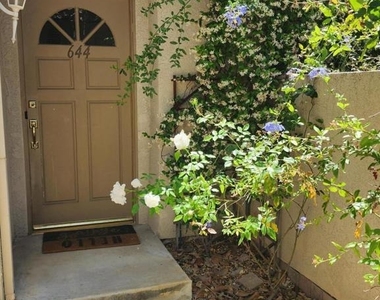 644 Warwick Avenue - Photo Thumbnail 1