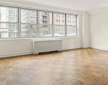 888 8th Avenue - Photo Thumbnail 1