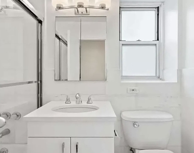 888 8th Avenue - Photo Thumbnail 5
