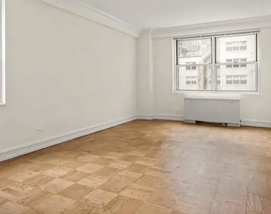 888 8th Avenue - Photo Thumbnail 2