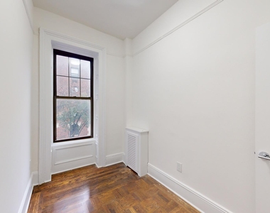 985 Lexington Avenue  - Photo Thumbnail 2