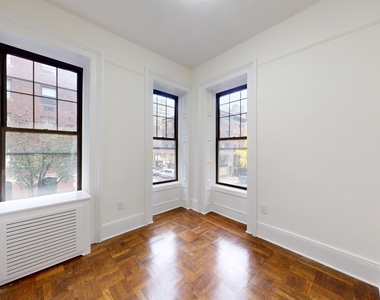 985 Lexington Avenue  - Photo Thumbnail 1