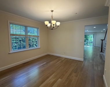 94 Thatcher Avenue - Photo Thumbnail 3