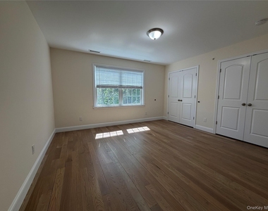 94 Thatcher Avenue - Photo Thumbnail 10
