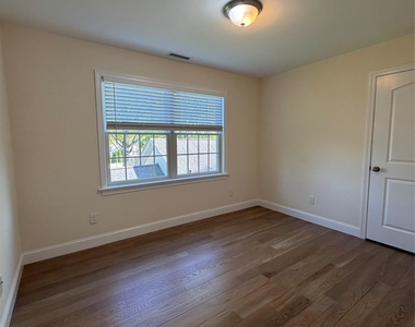 94 Thatcher Avenue - Photo Thumbnail 7
