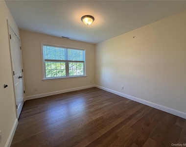 94 Thatcher Avenue - Photo Thumbnail 11