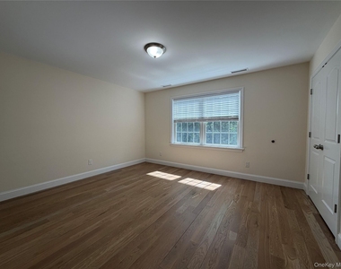 94 Thatcher Avenue - Photo Thumbnail 8