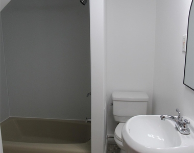 35 Taylor Avenue - Photo Thumbnail 16