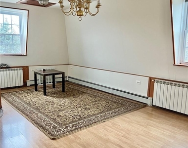 210 Union Avenue - Photo Thumbnail 2