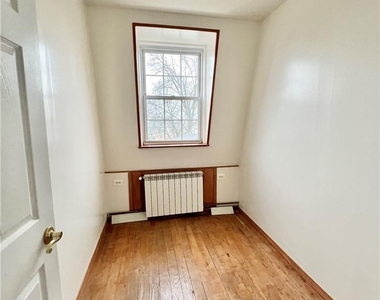 210 Union Avenue - Photo Thumbnail 11