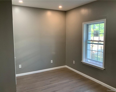 754 Broadway - Photo Thumbnail 10