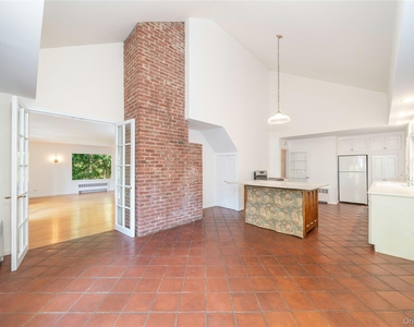 105 Douglas Road - Photo Thumbnail 4