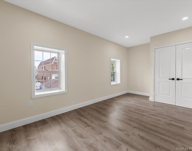 9519 116th Street - Photo Thumbnail 8