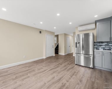 9519 116th Street - Photo Thumbnail 6
