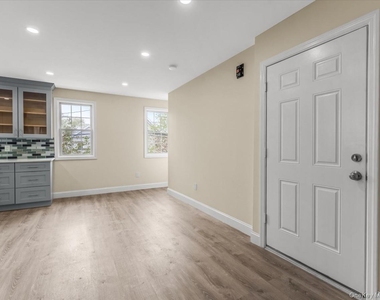 9519 116th Street - Photo Thumbnail 5