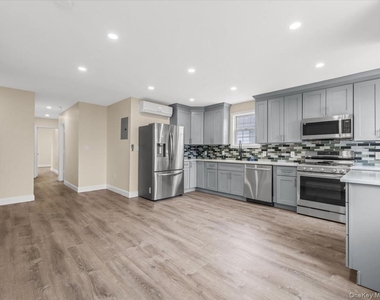 9519 116th Street - Photo Thumbnail 2