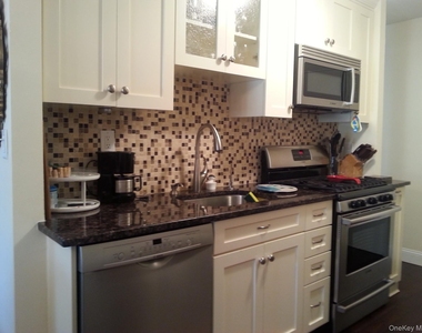 100 Lincoln Avenue - Photo Thumbnail 16