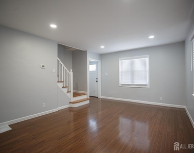 545 Olive Place - Photo Thumbnail 10