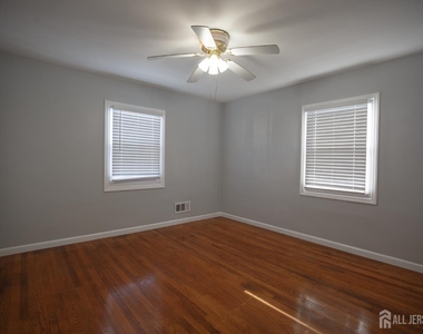 545 Olive Place - Photo Thumbnail 8