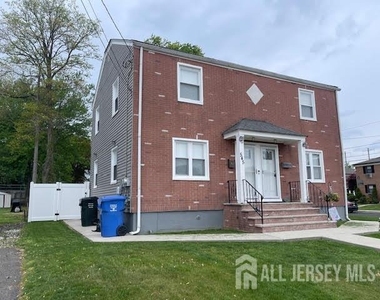 545 Olive Place - Photo Thumbnail 1